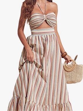 Striped cutout Maxi dress in Multi-Color